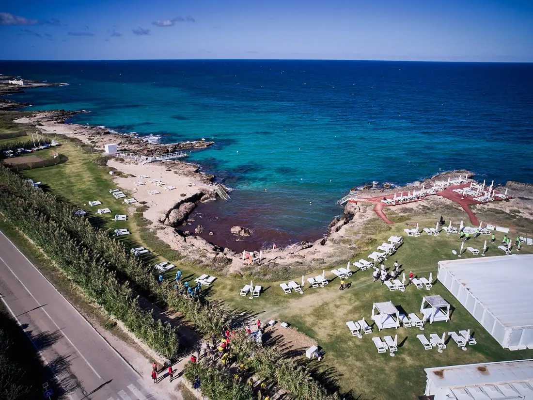 Hotel sulle sponde del mare della Sardegna